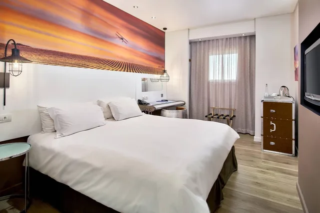 غرفة كبيرة بسرير كينج، Protea Hotel By Marriott O R Tambo Airport 2/8