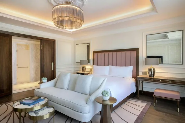 Kingdom, Suite, King Bed, 1 King and 2 Queen Beds, 2 Queen Beds, Skyline View, Terrace، The Ritz-Carlton, Amman 1/7