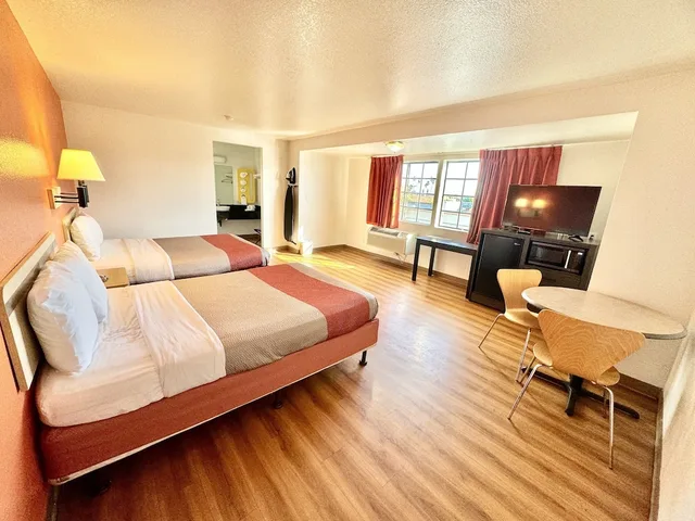 غرفة قياسية بسريرين مزدوجين، Studio6 Suites Bellflower, CA - Los Angeles 1/7