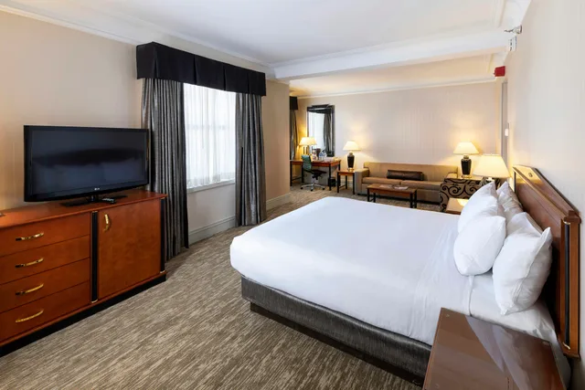 جناح استوديو بسرير كينج، Hilton Cincinnati Netherland Plaza 1/4