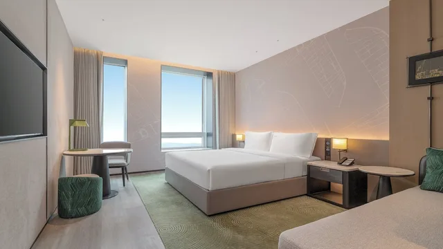 Standard, King Bed, Holiday Inn Wenzhou Airport by IHG 3/6