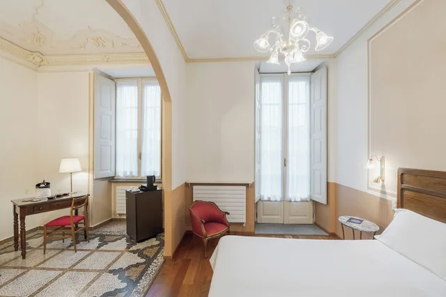 غرفة كومفورت رباعية بسرير مزدوج مع أريكة، Hotel Roma E Rocca Cavour 4/8