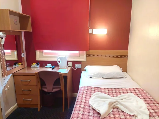 Room, Single, Carlton Hotel 1/8