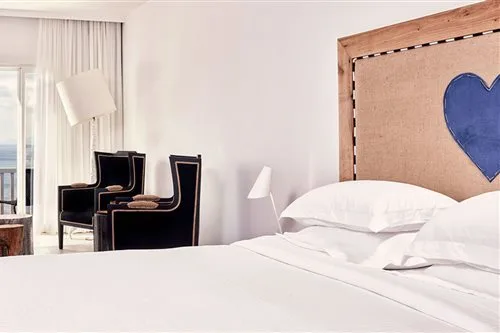 غرفة سوبيريور بسرير مزدوج أو سريرين منفصلين بإطلالة على البحر، Royal Myconian - Leading Hotels Of The World 1/1