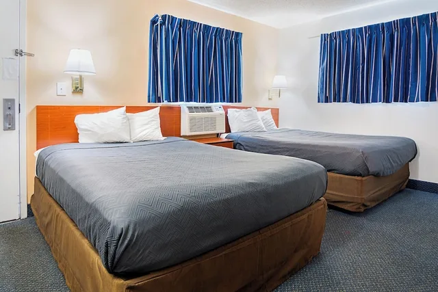 غرفة ديلوكس بسريرين مزدوجين بمطبخ صغير، Studio 6 Extended Stay - Fayetteville, NC - Fort Liberty Area 1/4