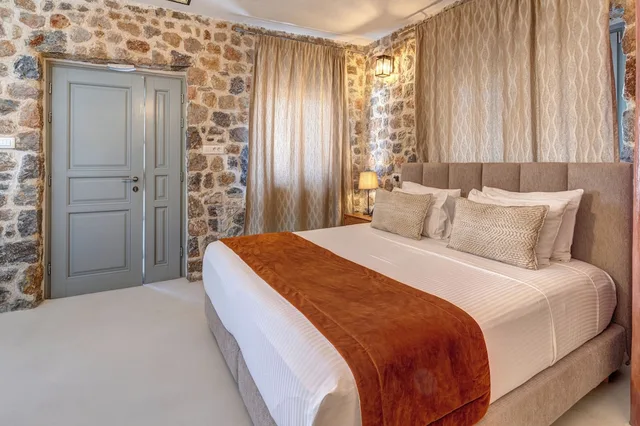 Deluxe, Suite, King Bed, Desiterra Santorini 1/7