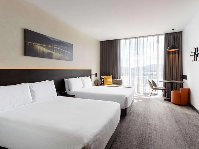 غرفة ديلوكس بسريرين منفصلين بإطلالة على المرفأ، Movenpick Hotel Hobart 6/10