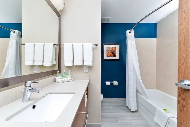 غرفة قياسية بسريرين كوين لذوي الإعاقة، Holiday Inn Express Albuquerque N - Bernalillo, an IHG Hotel 3/4