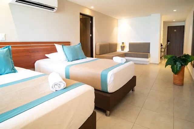 Family, Triple, 1 Double and 1 Single Bed, Hotel Portobelo Boulevard 7/10