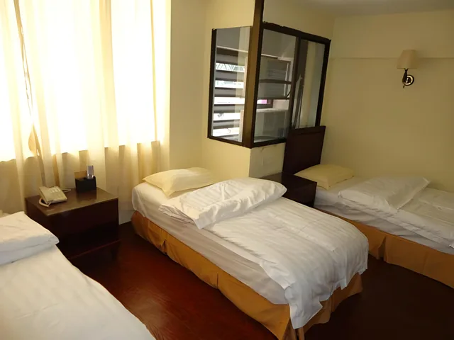 غرفة ثلاثية بثلاثة أسرّة، ADITYA HOTEL 1/1