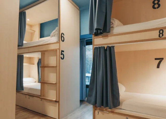 Mixed Dorm, 10 Beds، Mola Hostel 2/3