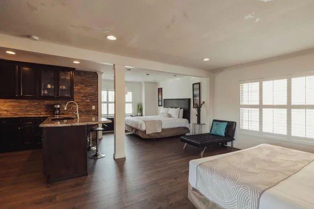 Family Suite, Dixie, 2 Bathrooms, The Dixie Hollywood 4/10
