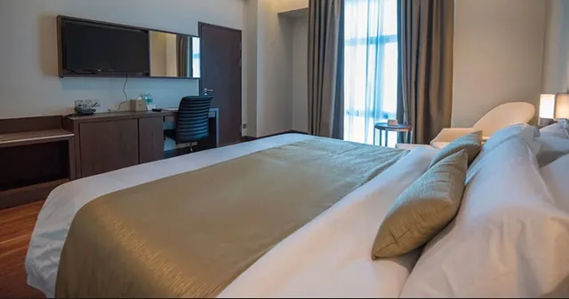 Deluxe, Executive, King Bed, 2 Queen Beds, City View, Riverside Majestic - Astana Wing 3/4