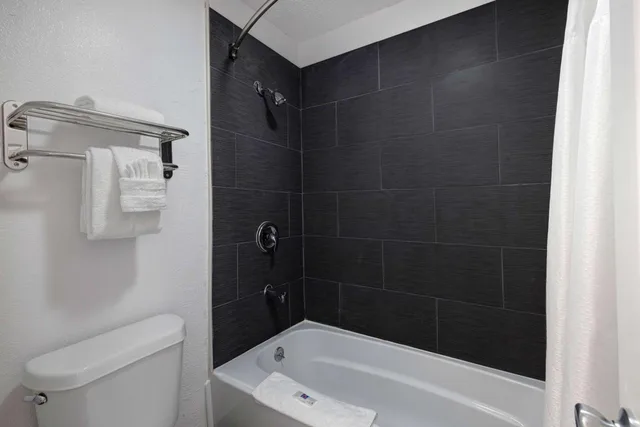 جناح بسرير كوين، Motel 6 Branson West Silver Dollar City 10/10