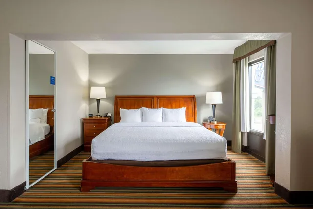 Executive, Suite, King Bed, Sofa, Hampton Inn Hanes Mall Winston-Salem 2/5