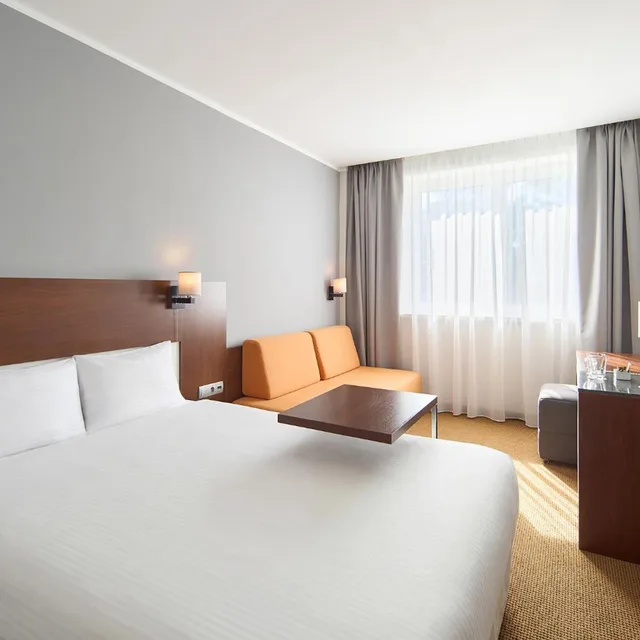Room, Triple, Hotel Desilva Inn Katowice Airport 1/8