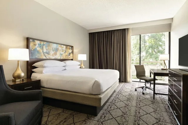 Junior Suite, King Bed, Low Floor, Accessible, Doubletree By Hilton Atlanta Northlake 2/2