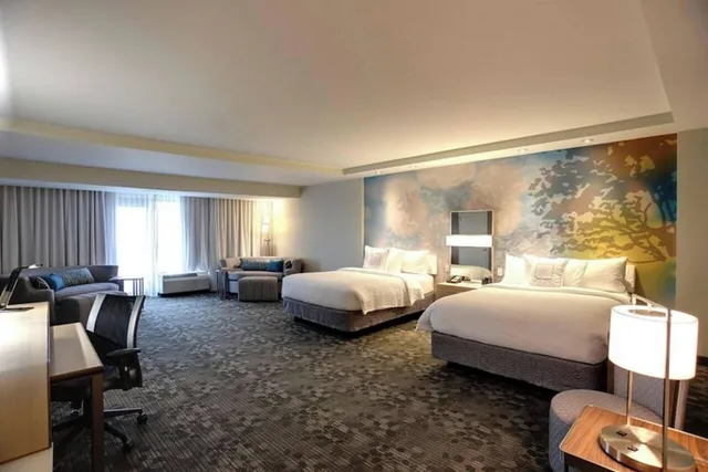 studio, multiple beds, balcony, corner، Courtyard By Marriott Columbus Osu 1/2