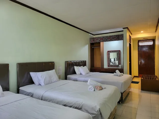 Family, 1 Queen and 1 Single Bed, Lake View, Private Bathroom, Pandu Lakeside Hotel Tuktuk 1/3