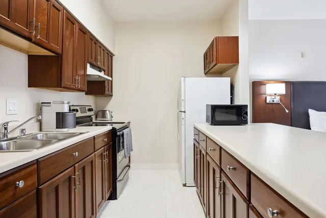 جناح بسرير كينج مع أريكة بمطبخ، Best Western Plus Downtown Inn & Suites 5/5