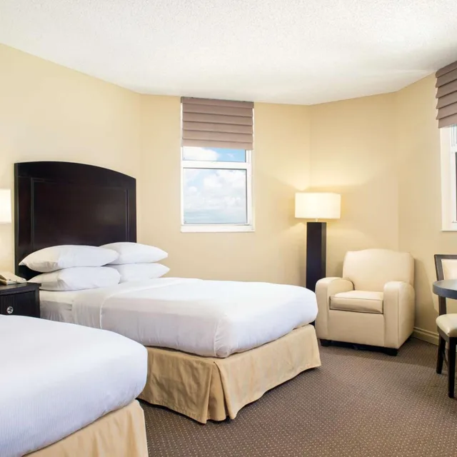 جناح بسرير مزدوج بإطلالة على البحر بغرفتي نوم، Doubletree By Hilton Ocean Point Resort – North Miami Beach 3/9