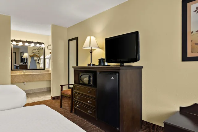 غرفة رباعية بسريرين مزدوجين، Best Western Center Pointe Inn 8/8