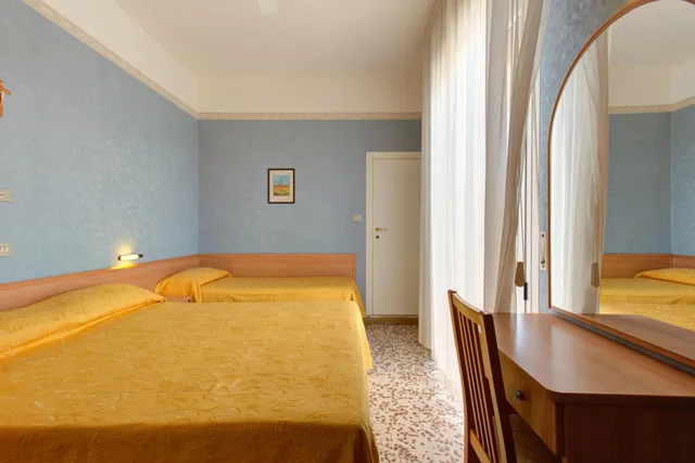 غرفة ثلاثية بشرفة، Hotel Nella 3/5