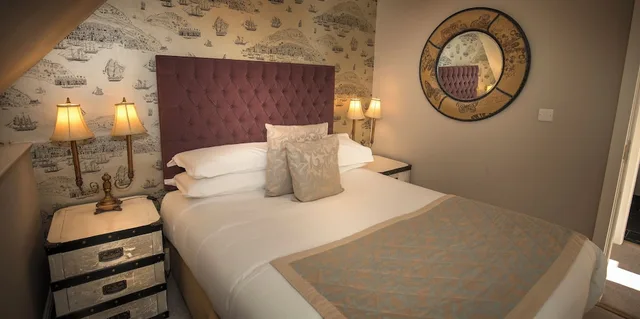 كوخ بسريرين كينج بإطلالة على البحر بـ3 غرف نوم، Chateau Rhianfa 2/4