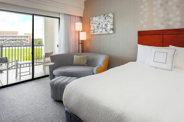 غرفة بسرير كينج مع أريكة لذوي الإعاقة، Courtyard Dallas Arlington South 3/5