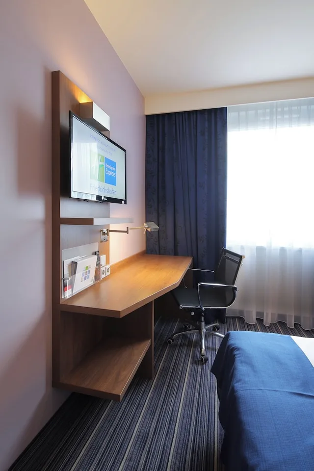 غرفة قياسية بسريرين منفصلين، Holiday Inn Express Friedrichshafen 4/9