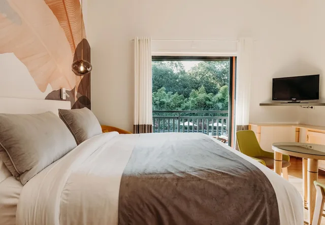 Room, King Bed, RELAIS DU SILENCE LES FRERES IBARBOURE - TABLE ET HOSTELLERIE 1/2