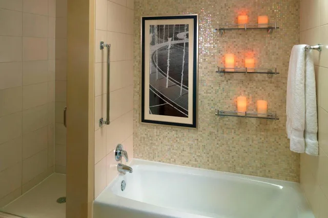 1 Bedroom, Hospitality, Suite, King Bed, City View, Sofa, Balcony, High Floor، Atlanta Marriott Suites Midtown 2/3