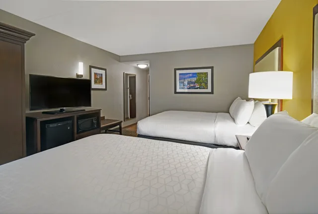 Standard, 2 Queen Beds, Accessible, Holiday Inn Express and Suites Cincinnati Riverfront, an IHG Hotel 2/8