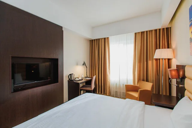 Room, King Bed, Comfort Hotel Astana 1/1