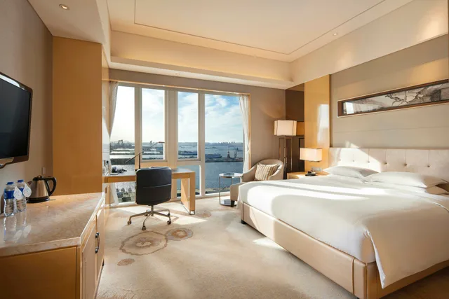 Harbor, Executive, King Bed، HILTON DALIAN 1/2