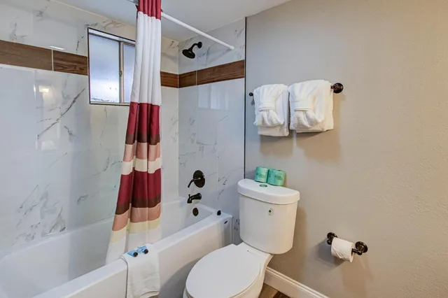غرفة قياسية بسريرين كوين، Brookside Lodge 3/4
