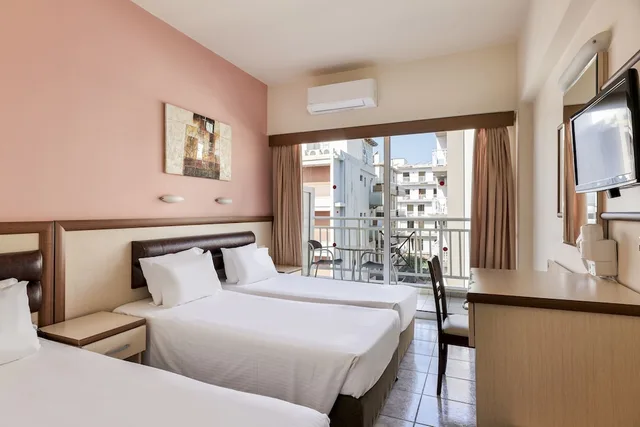 غرفة ثلاثية بسرير مزدوج وسرير فردي، Pearl Hotel 1/8