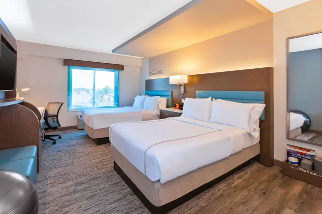 غرفة قياسية بسريرين مزدوجين لذوي الإعاقة، EVEN Hotel Ann Arbor 2/7