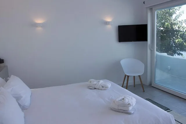 Suite, Queen Bed, Caldera View, Pool Side, Panorama Suites 4/8