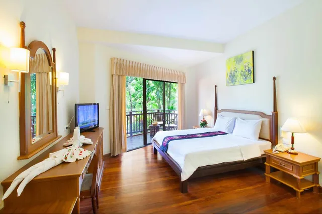 Standard, Khaolak Bayfront Resort Hotel Khao Lak 2/3