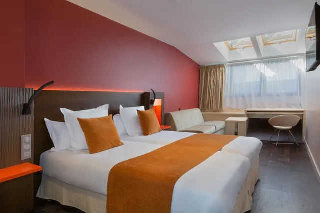 Deluxe, Twin Beds, Best Western Seine West Hotel 3/10