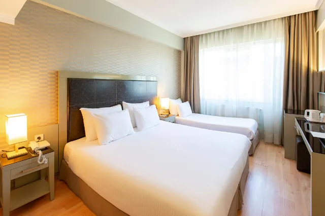 غرفة ثلاثية بسرير مزدوج وسريرين منفصلين، Hotellino 1/2
