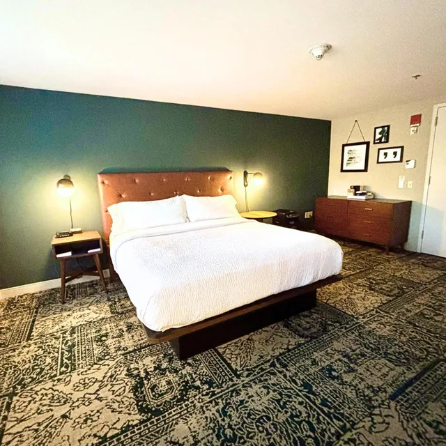 Guest Room, King Bed, Allergy Friendly، Four Points By Sheraton Norwood 3/7