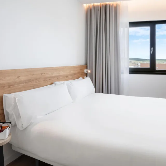 Superior, Double Bed, B&B HOTEL Ecija 2/9