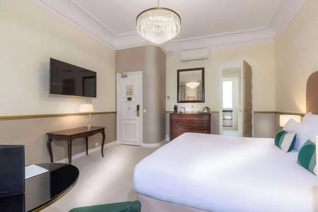 جناح جونيور بسرير كوين، Hotel Claridge 6/10