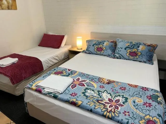 غرفة بسريرين منفصلين، Paradise Motel 2/3