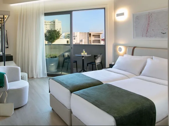 Classic, Convertible Double Bed, Balcony، Mercure Larnaca Finikoudes Beach 3/10