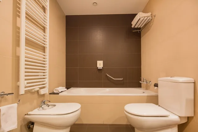 غرفة ثلاثية بإطلالة على الفناء، Yomo Centric Hotel 3/6