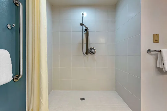 Standard, King Bed, Accessible, Sleep Inn Amherst - Buffalo North near University 3/3