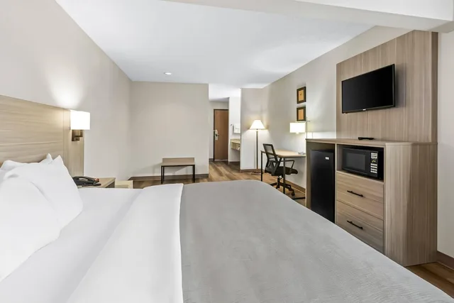 غرفة قياسية بسرير كينج، Quality Inn East Liverpool - Calcutta 1/10